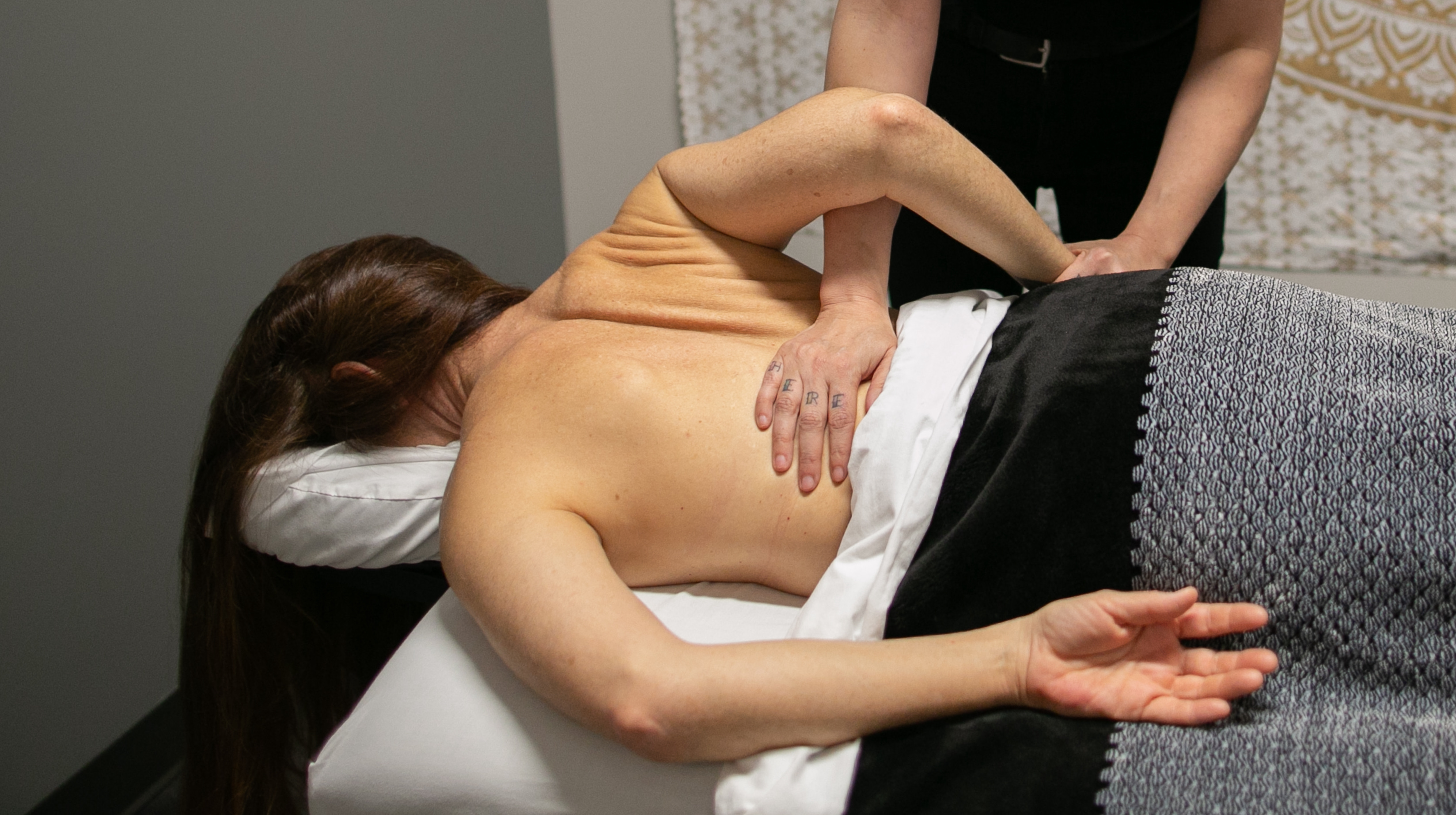 massage & stretching ohzone clinics